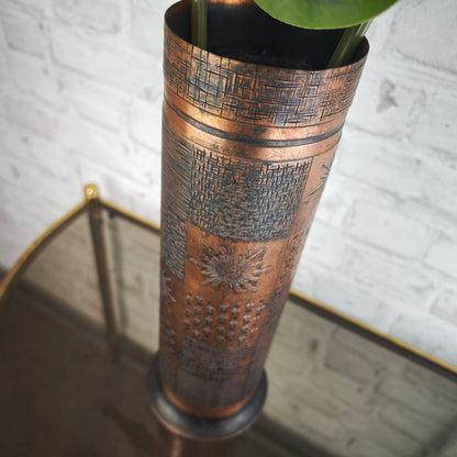 Massive Kupfervase 1960er Mid-Century Modern Relief Sonne Sterne 33,5 cm schwere Vase patiniert Vintage Dekovase