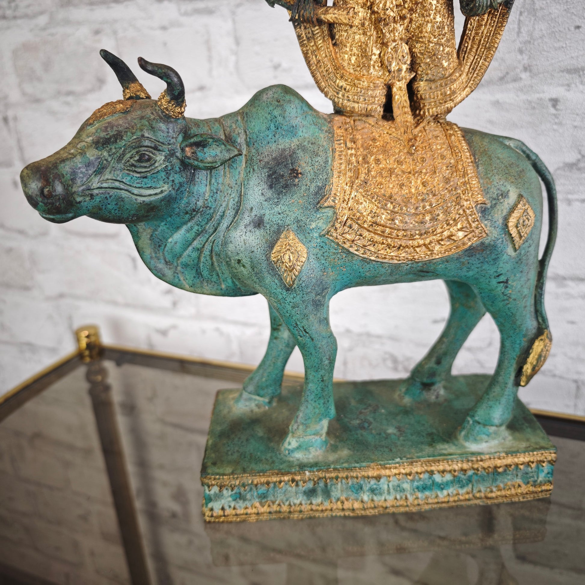 Shiva Nandi Bronze Statue 44 cm grün gold Patina | traditionelle hinduistische Darstellung | schwere Figur aus Indien