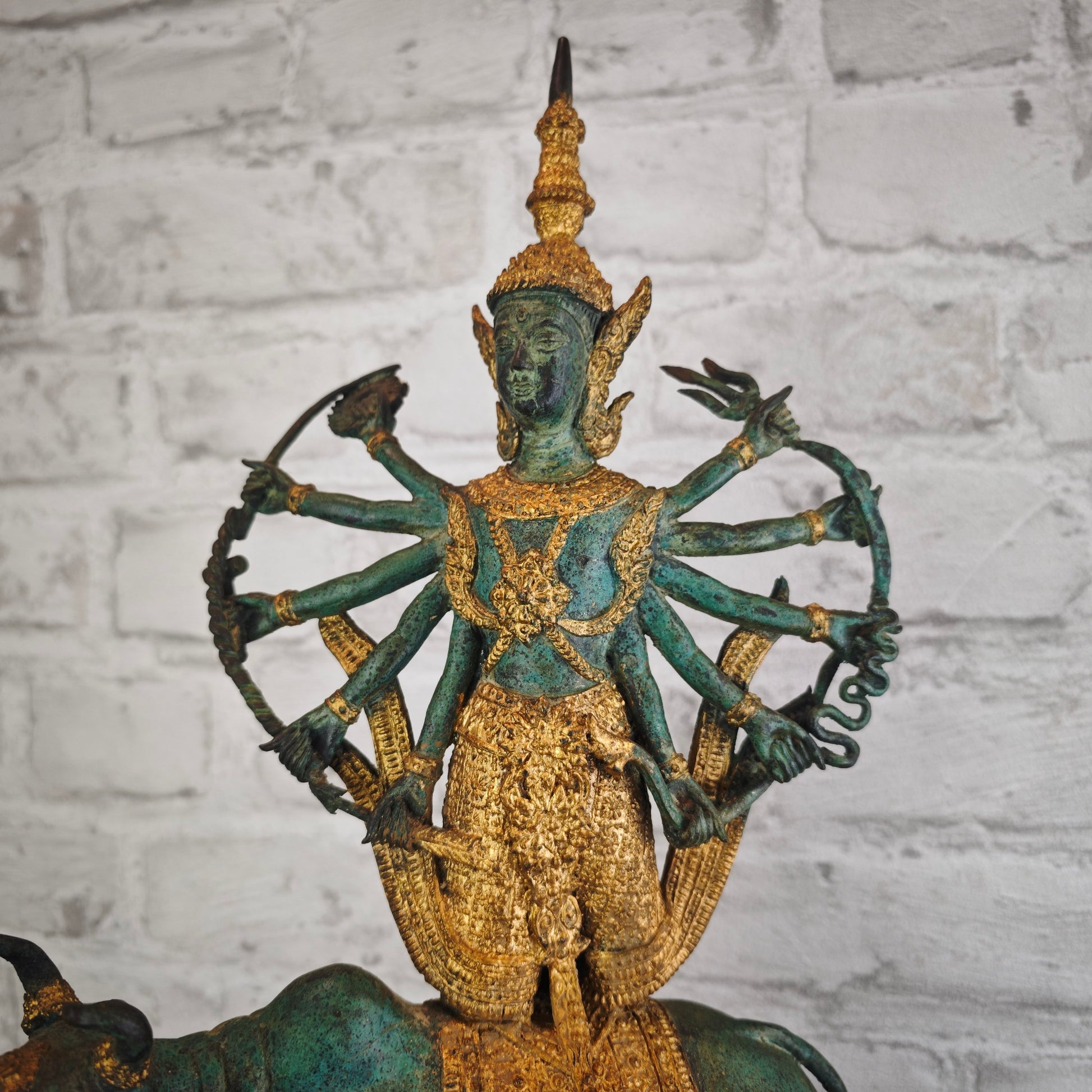 Shiva Nandi Bronze Statue 44 cm grün gold Patina | traditionelle hinduistische Darstellung | schwere Figur aus Indien