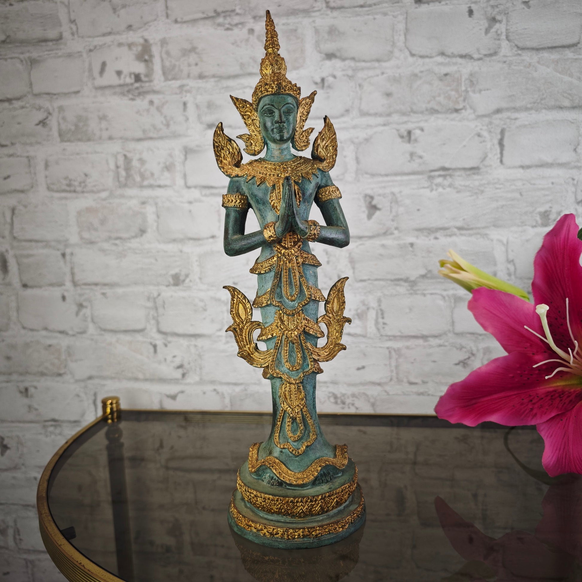 Thai Thepphanom Figur Bronze Patina 38 cm Messingguss stehende Deva Anjali Mudra Tempelwächter Statue Meditationsraum Yoga Deko