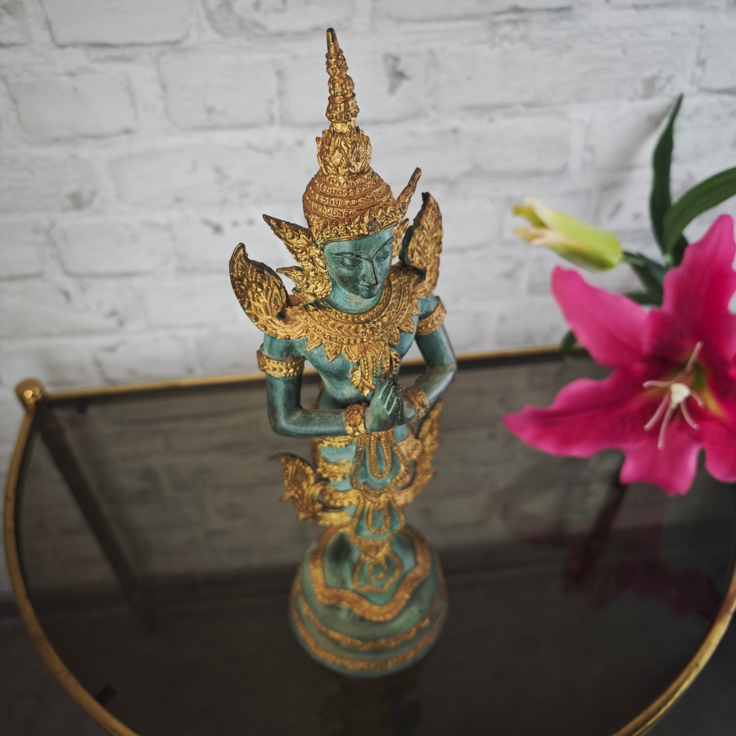 Thai Thepphanom Figur Bronze Patina 38 cm Messingguss stehende Deva Anjali Mudra Tempelwächter Statue Meditationsraum Yoga Deko