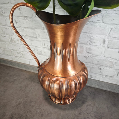 Midcentury Kupfer Bodenvase mit Henkel SKS Hammered Copper Pitcher 52 cm Kaminvase Maximalismus Vintage
