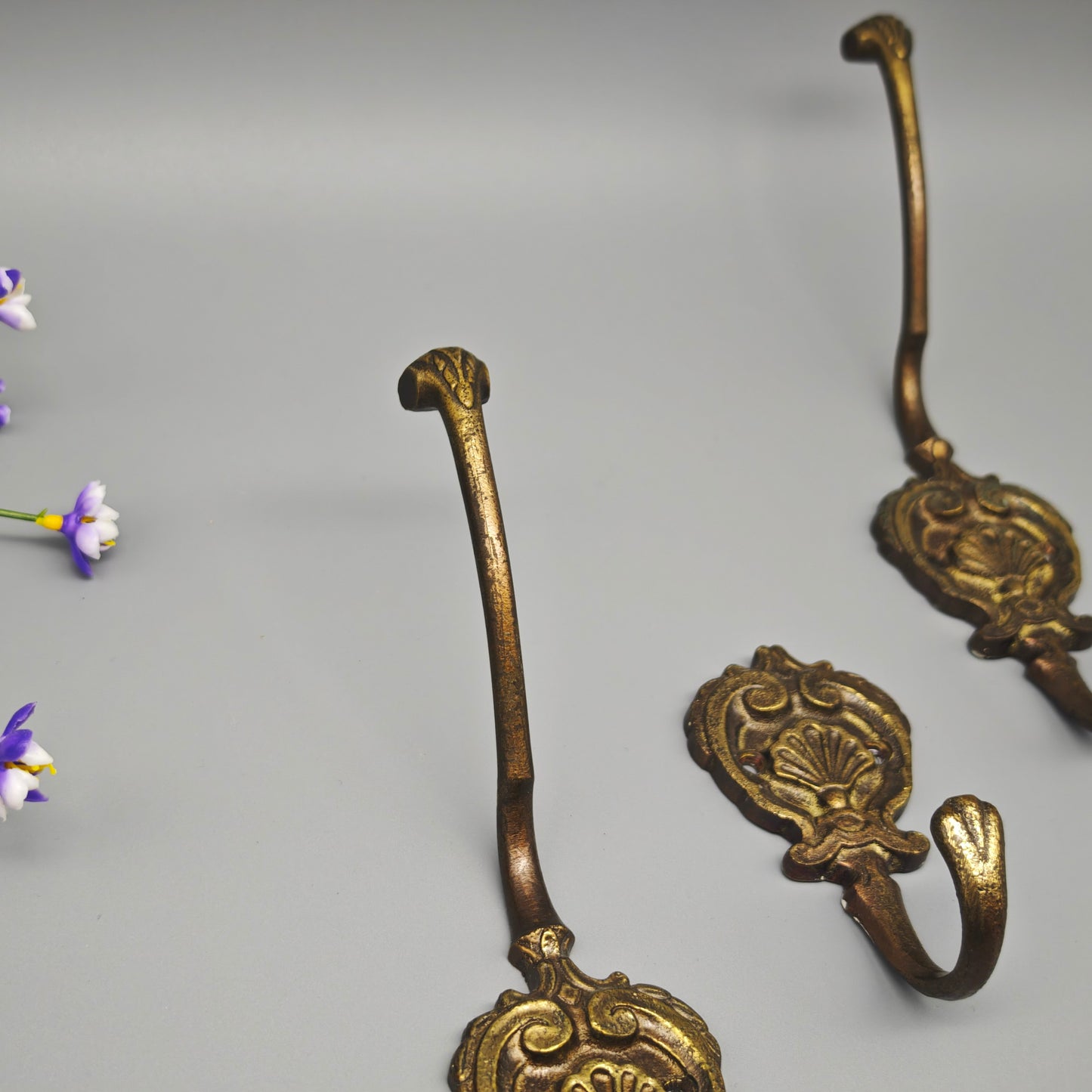 3 Messing Wandhaken im Barockstil mit Muschelmotiv Garderobenhaken Rokoko Wanddeko Hollywood Regency