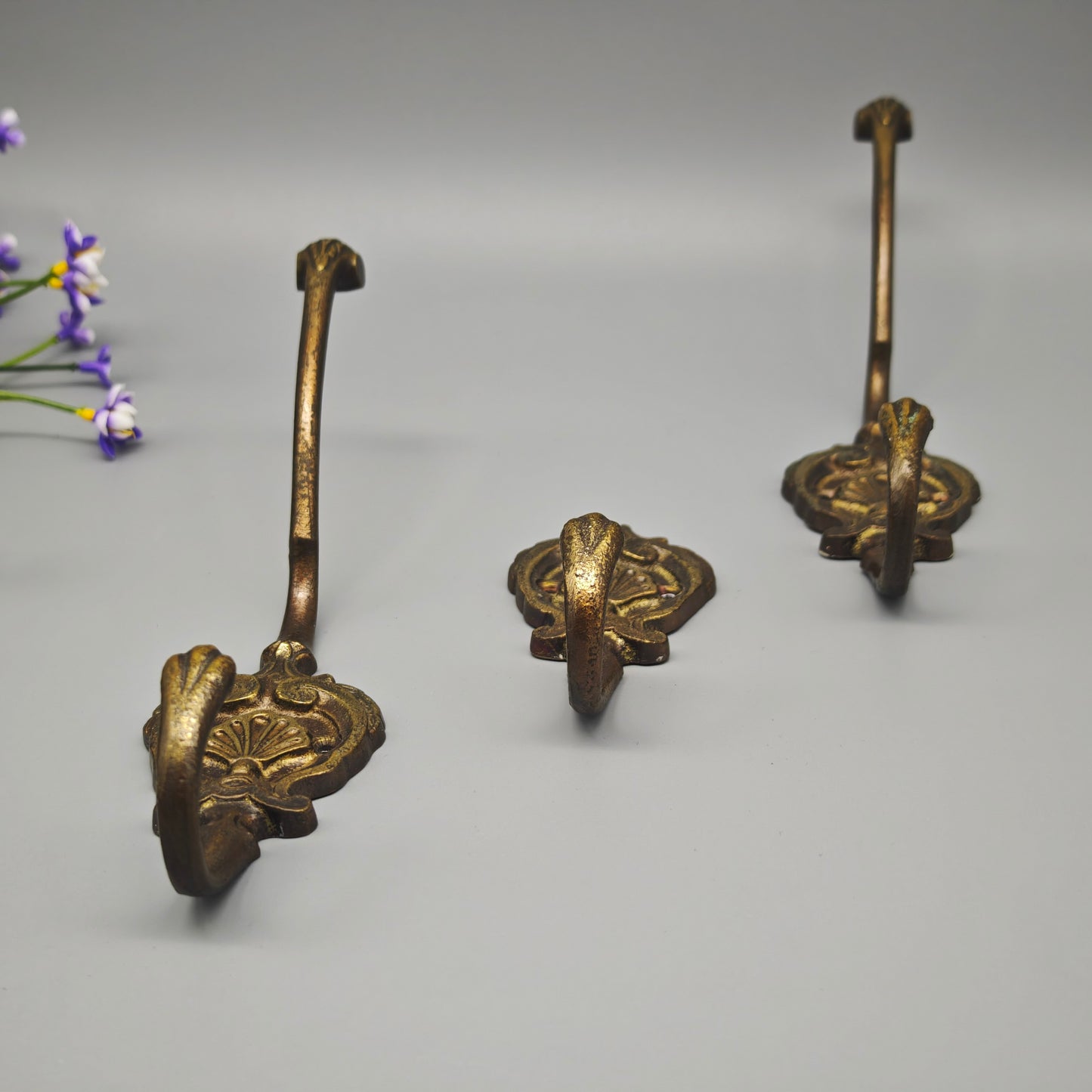 3 Messing Wandhaken im Barockstil mit Muschelmotiv Garderobenhaken Rokoko Wanddeko Hollywood Regency