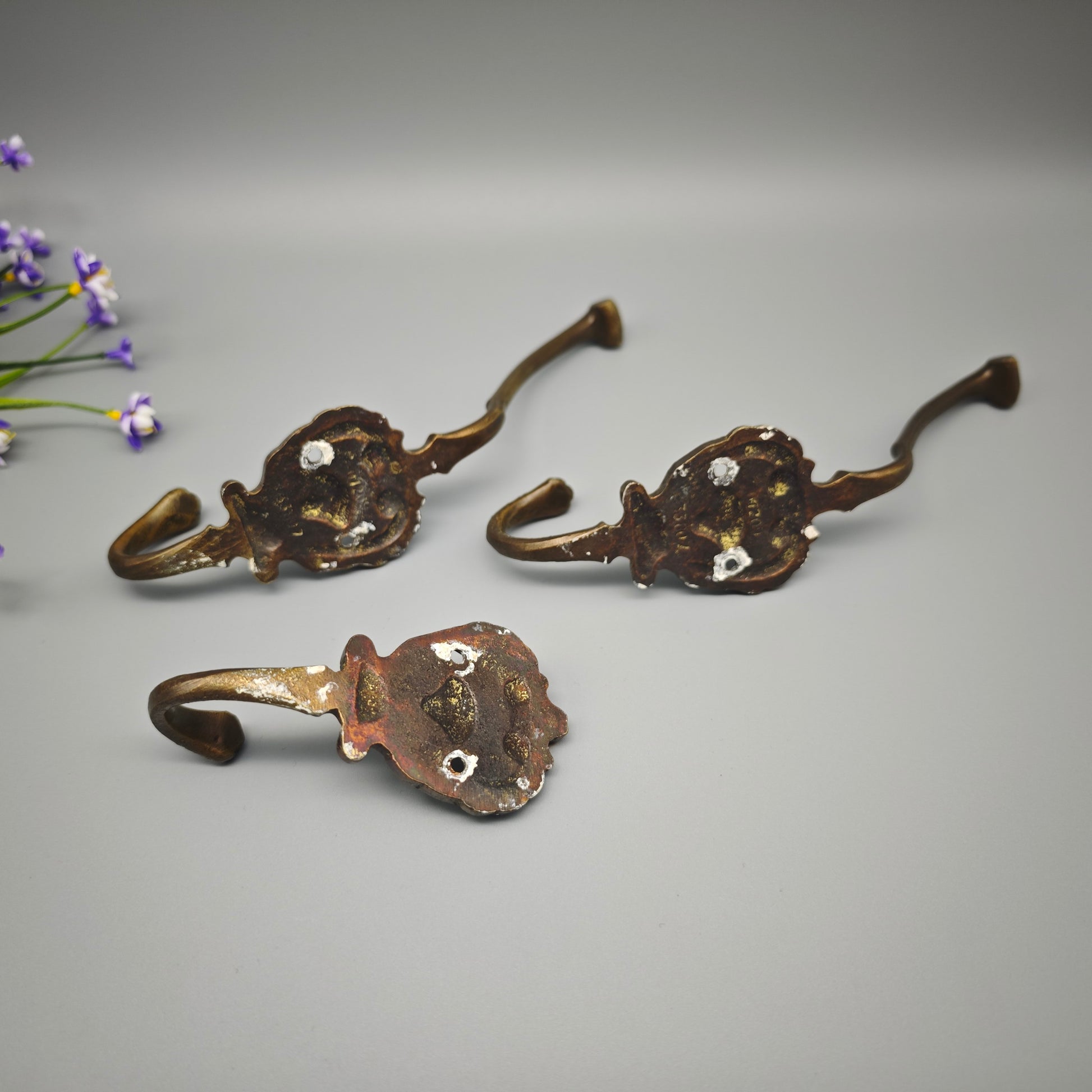 3 Messing Wandhaken im Barockstil mit Muschelmotiv Garderobenhaken Rokoko Wanddeko Hollywood Regency