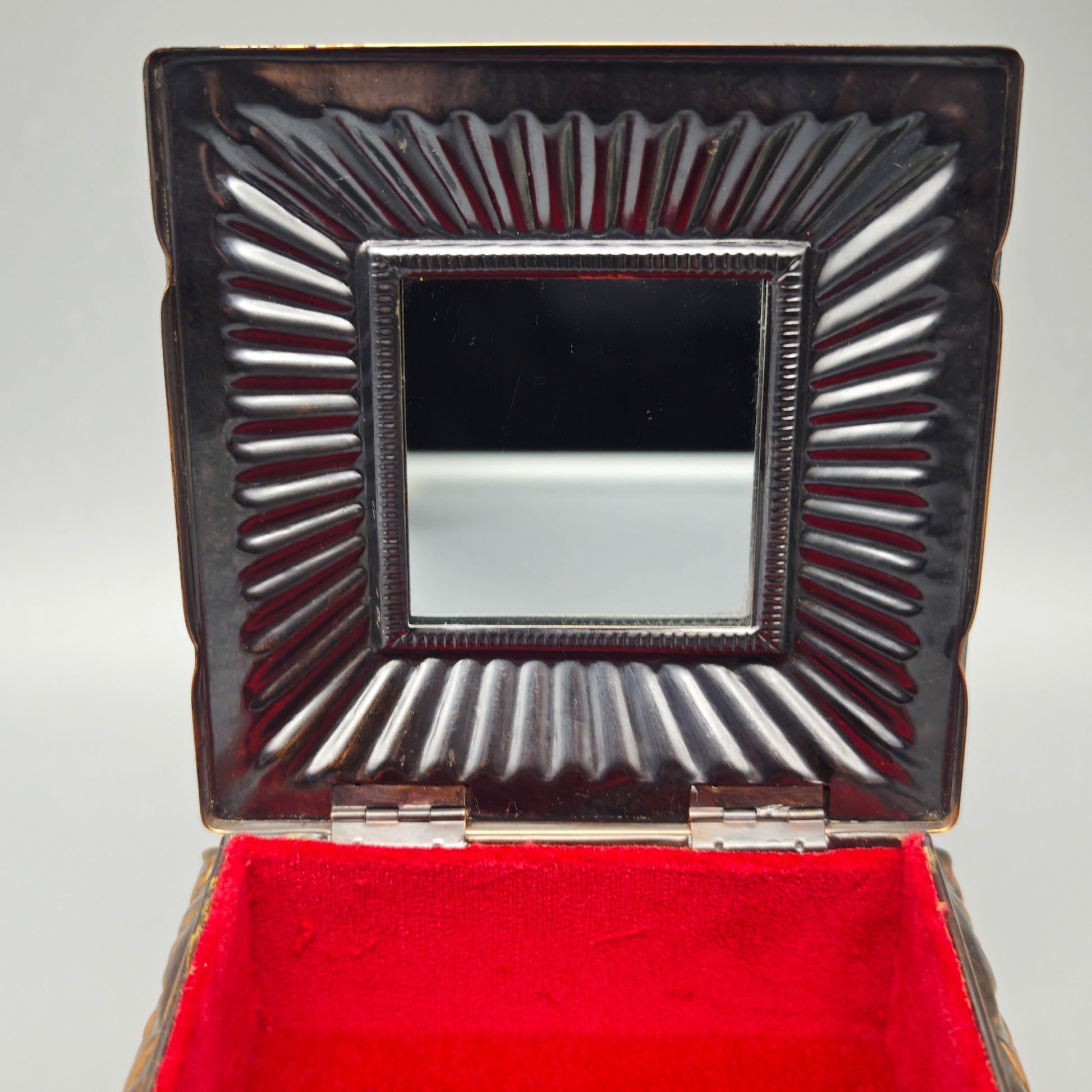 Guban Schmuckschatulle Kupfer Relief quadratisch mit Spiegel Samt innen Vintage Schmuckdose 12,5 cm