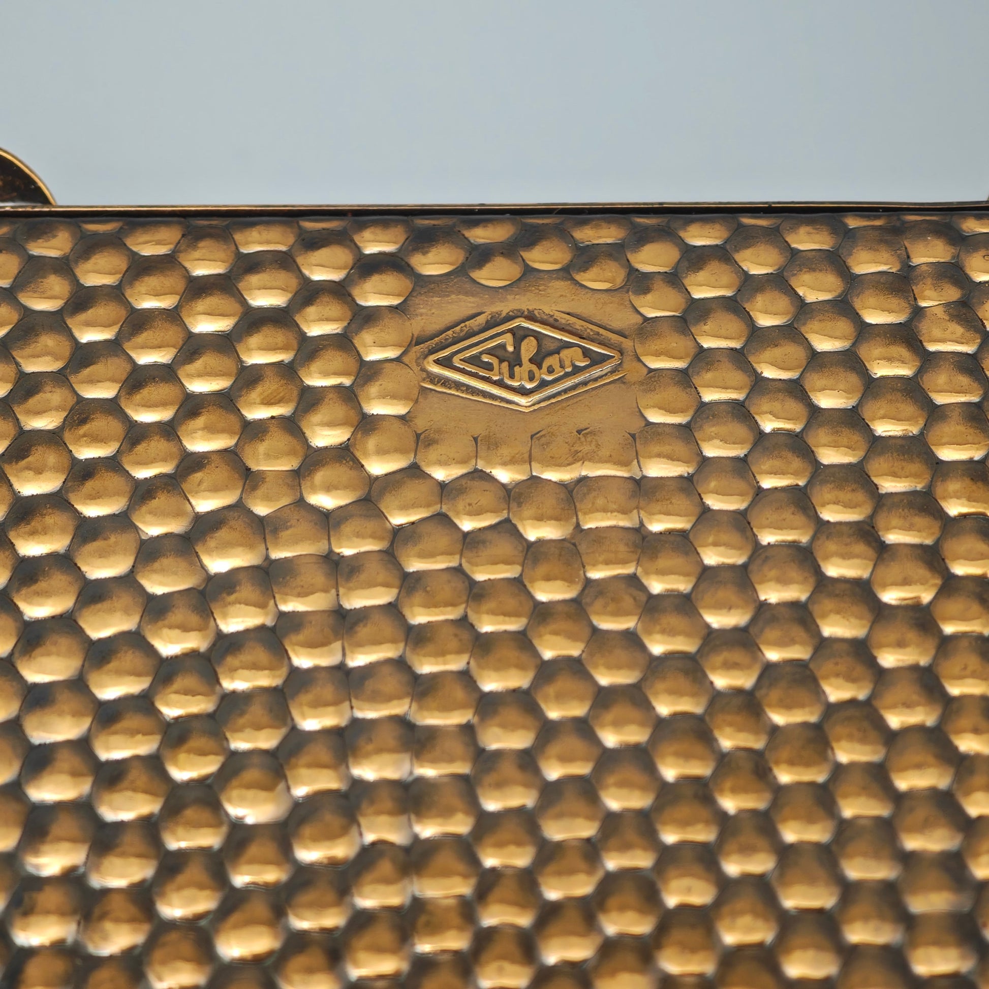 Guban Schmuckschatulle Kupfer Relief quadratisch mit Spiegel Samt innen Vintage Schmuckdose 12,5 cm