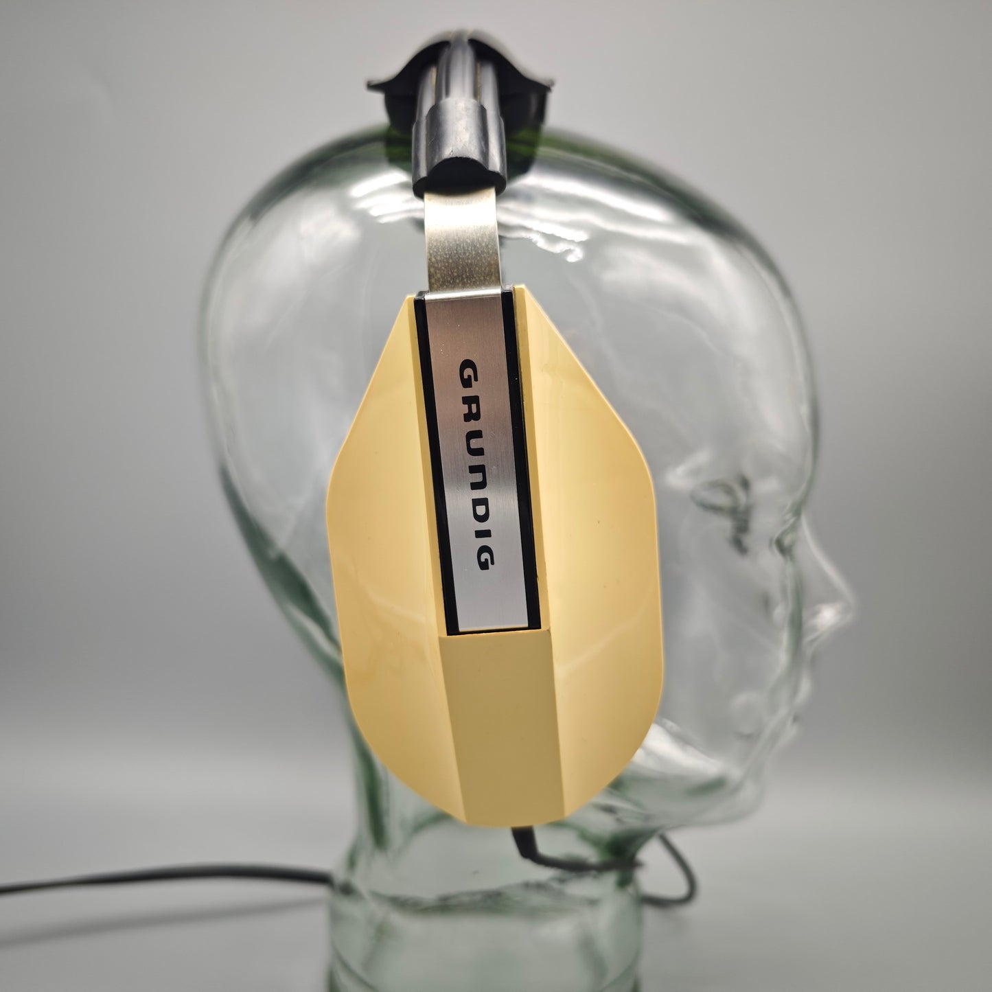 Grundig GDHS 215 Kopfhörer Over Ear 1970er Kunststoff beige schwarz vintage Audio