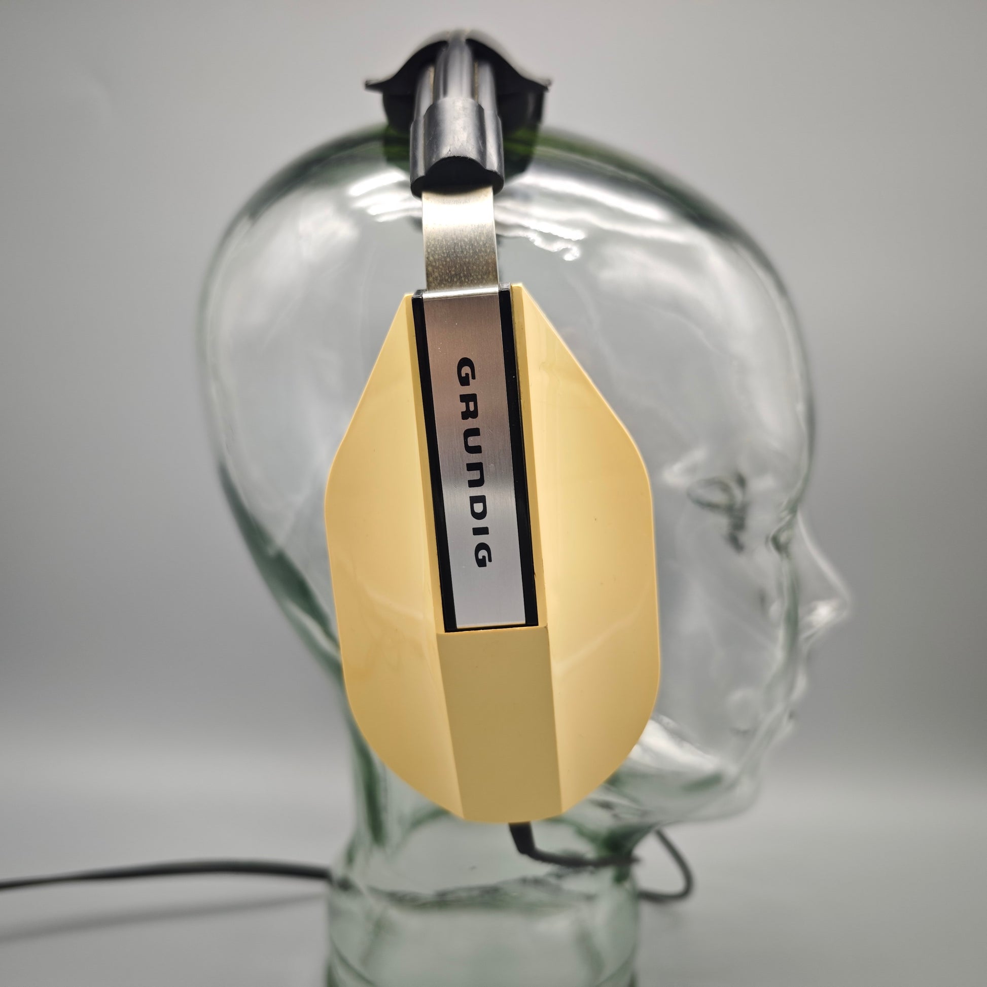 Grundig GDHS 215 Kopfhörer Over Ear 1970er Kunststoff beige schwarz vintage Audio