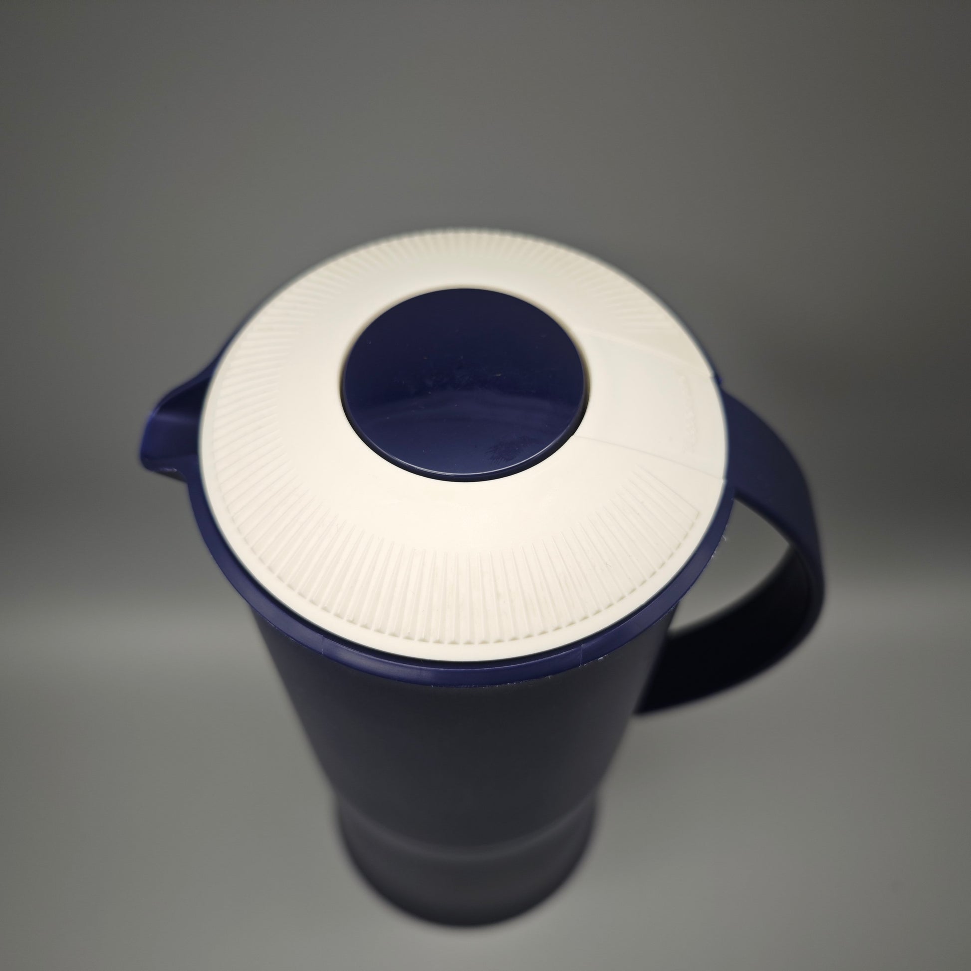Tupperware Thermowächter 1L Kaffeekanne blau weiß Isolierkanne mit Druckverschluss Kunststoff Vintage Küchenaccessoire