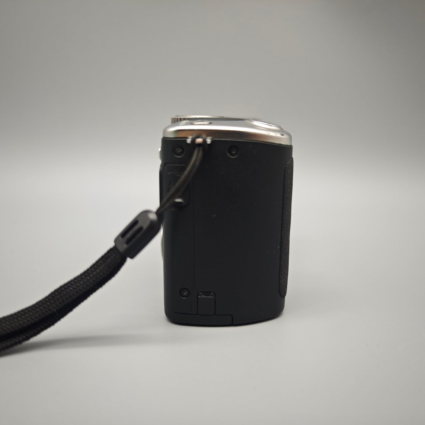 Nikon Coolpix P50 Digitalkamera 8,1 MP mit Tasche 4,7–17 mm Nikkor 3,6x Zoom