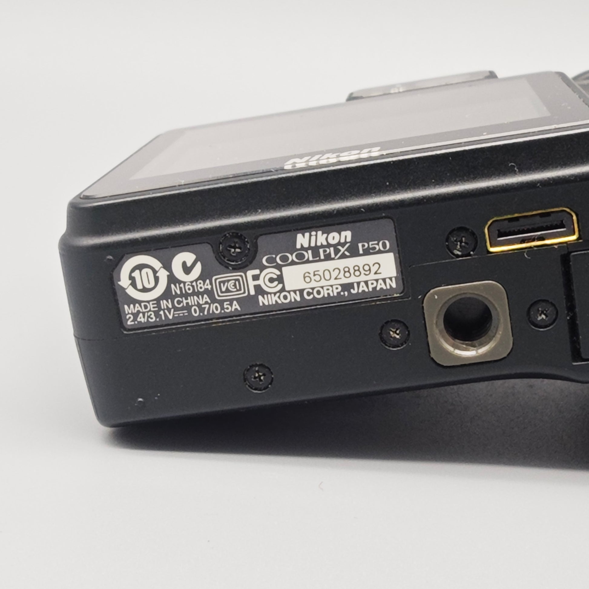 Nikon Coolpix P50 Digitalkamera 8,1 MP mit Tasche 4,7–17 mm Nikkor 3,6x Zoom