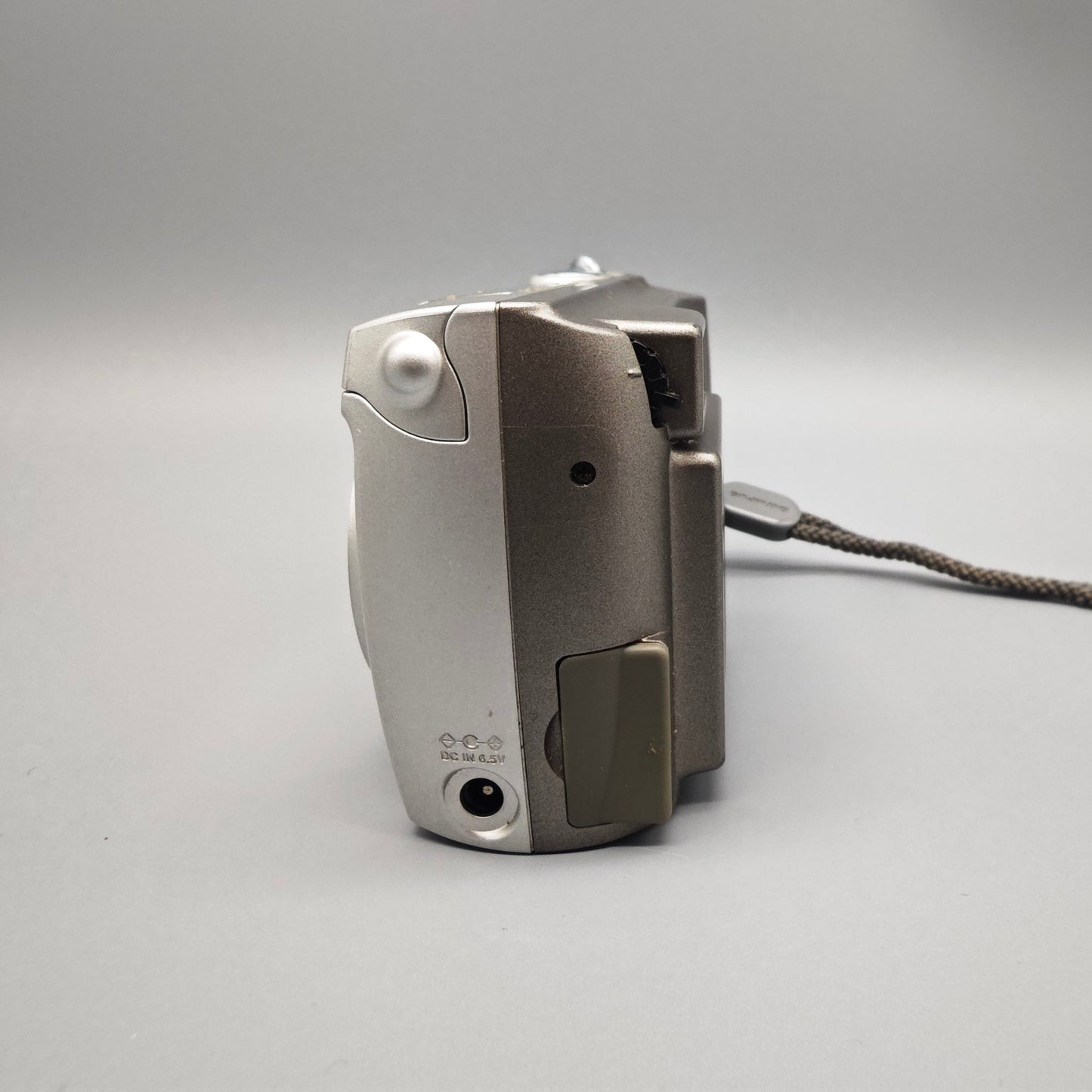 Olympus C 300 Zoom Digital Kamera Silber 3 MP Vintage Digicam mit Tasche und SmartMedia Karten