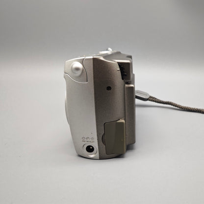 Olympus C 300 Zoom Digital Kamera Silber 3 MP Vintage Digicam mit Tasche und SmartMedia Karten