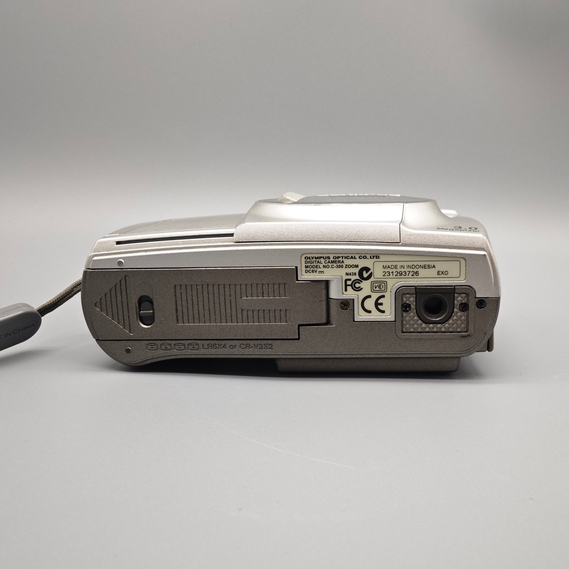 Olympus C 300 Zoom Digital Kamera Silber 3 MP Vintage Digicam mit Tasche und SmartMedia Karten