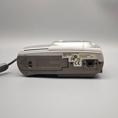 Olympus C 300 Zoom Digital Kamera Silber 3 MP Vintage Digicam mit Tasche und SmartMedia Karten