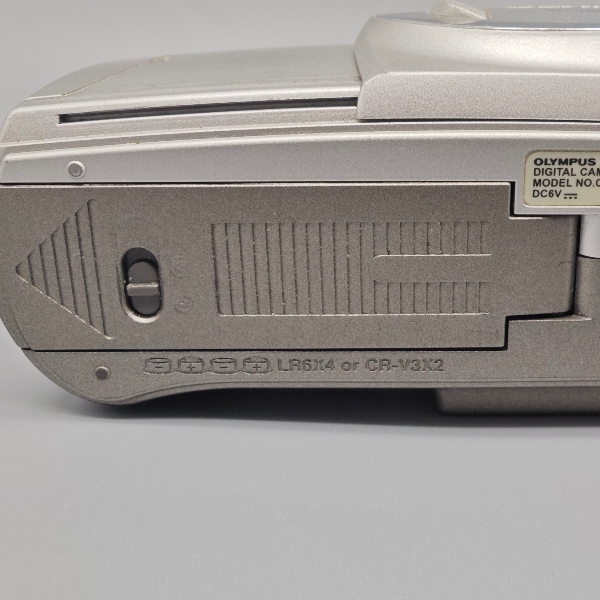 Olympus C 300 Zoom Digital Kamera Silber 3 MP Vintage Digicam mit Tasche und SmartMedia Karten