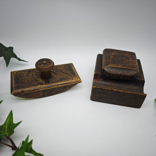 Schreibtischgarnitur Holz antik Edelweiß geschnitzt Tintenfass Löschwiege Schreibset