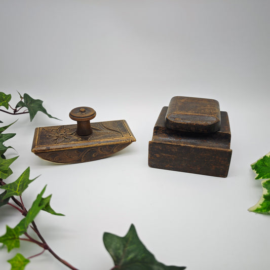 Schreibtischgarnitur Holz antik Edelweiß geschnitzt Tintenfass Löschwiege Schreibset