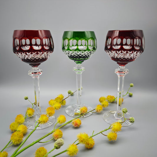 Bleikristall Weingläser Barthmann Cristall mit rotem und grünem Farbüberfang und Schliffdekor Midcentury Kristallgläser aus Westdeutschland