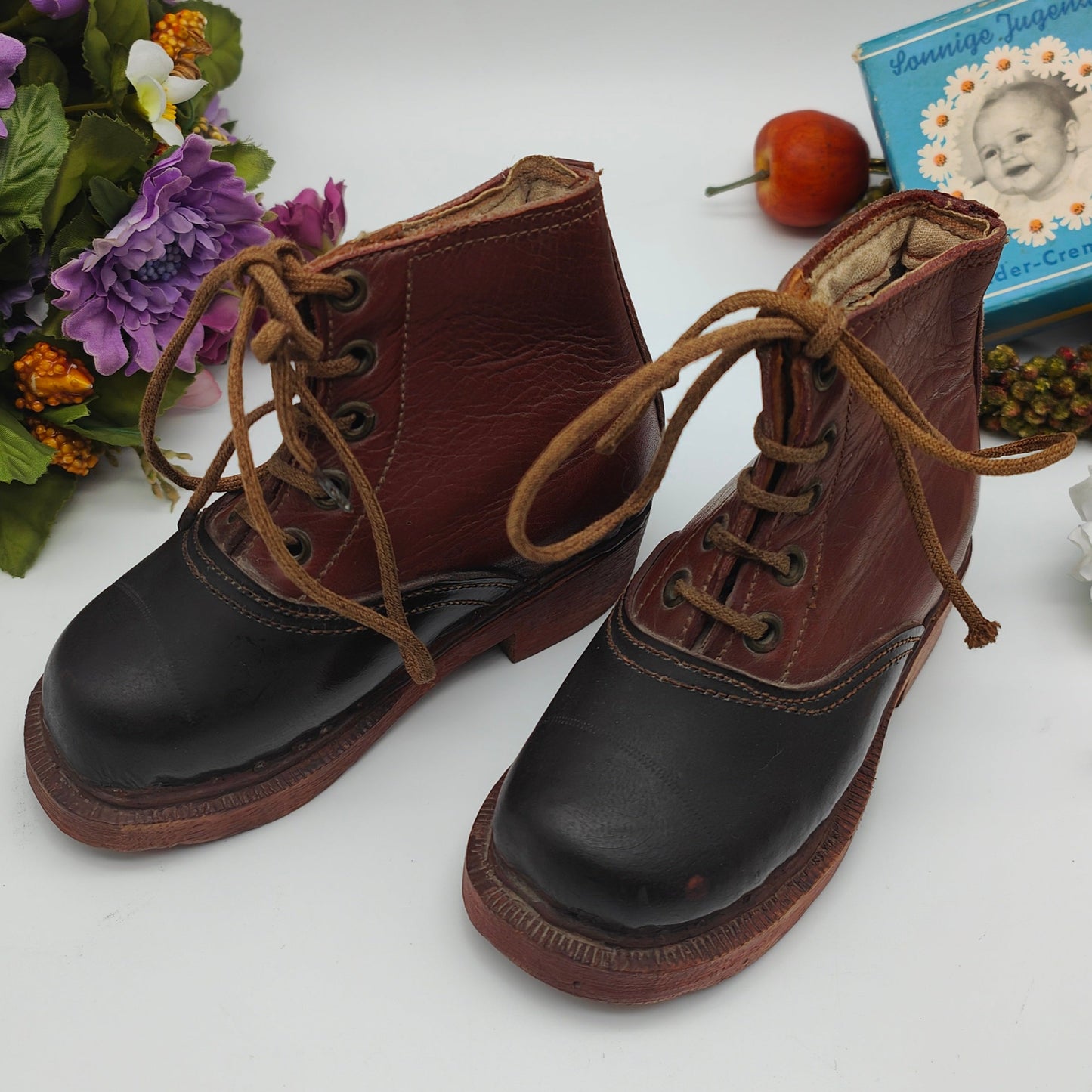 Chaussures anciennes en cuir pour enfants avec semelle en bois, laçage marron et noir, 1939, chaussures de poupée, bottes à lacets, nostalgie, décoratives, objets de collection, rares