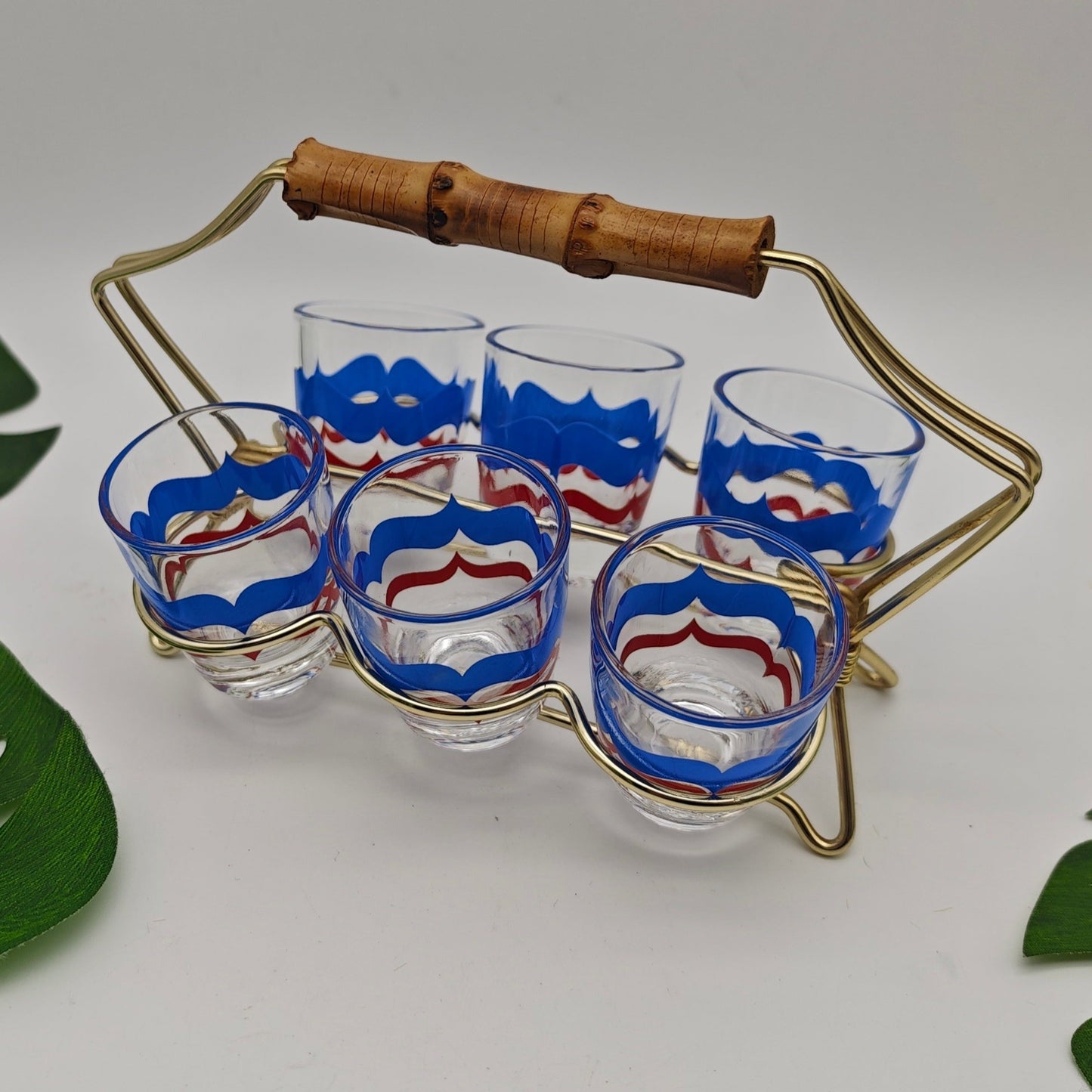 6x verres à liqueur dans un support String Era Mid Century verres à liqueur dorés années 50 60 estampillés en laiton support fil verre à liqueur fête rockabilly