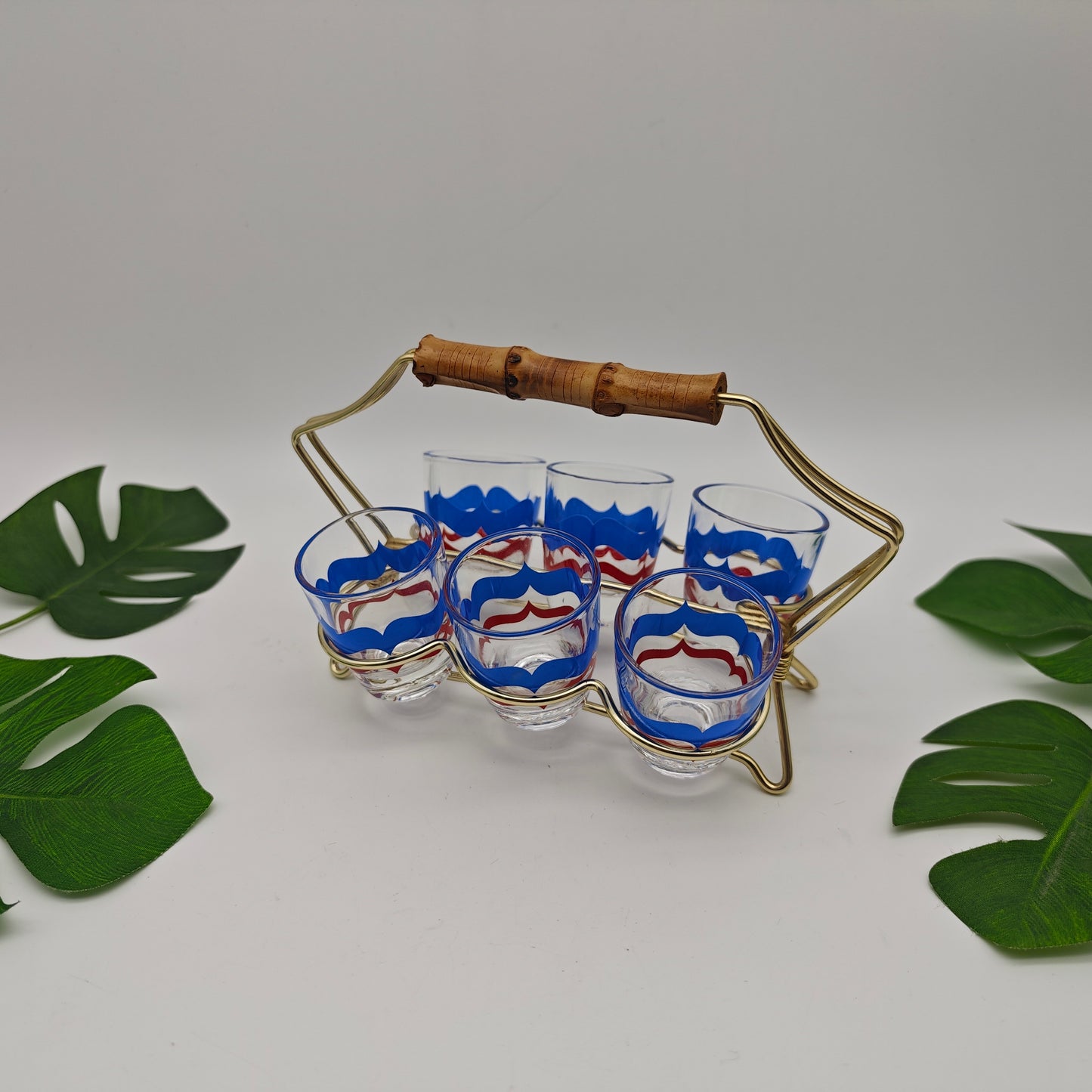 6x verres à liqueur dans un support String Era Mid Century verres à liqueur dorés années 50 60 estampillés en laiton support fil verre à liqueur fête rockabilly