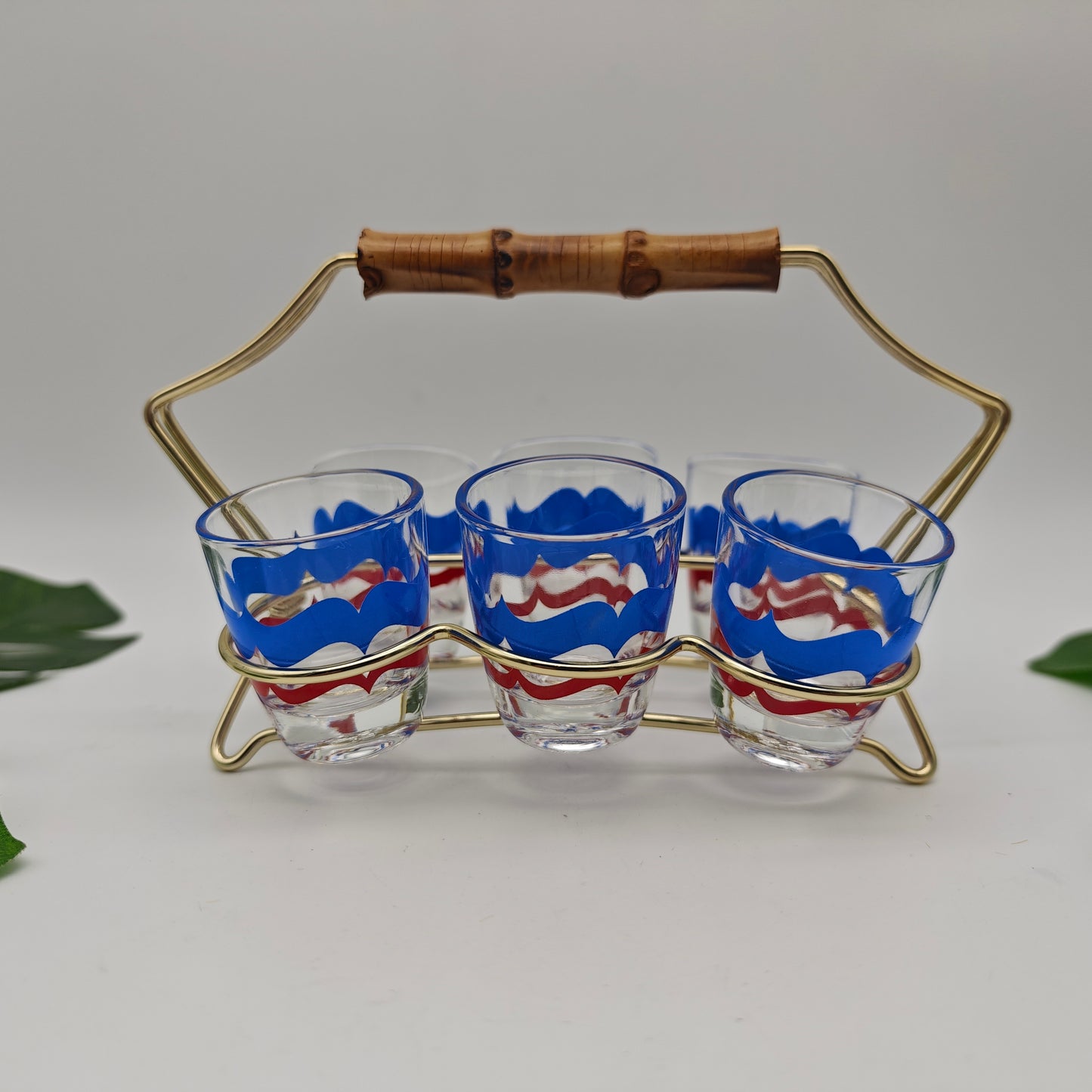 6x verres à liqueur dans un support String Era Mid Century verres à liqueur dorés années 50 60 estampillés en laiton support fil verre à liqueur fête rockabilly