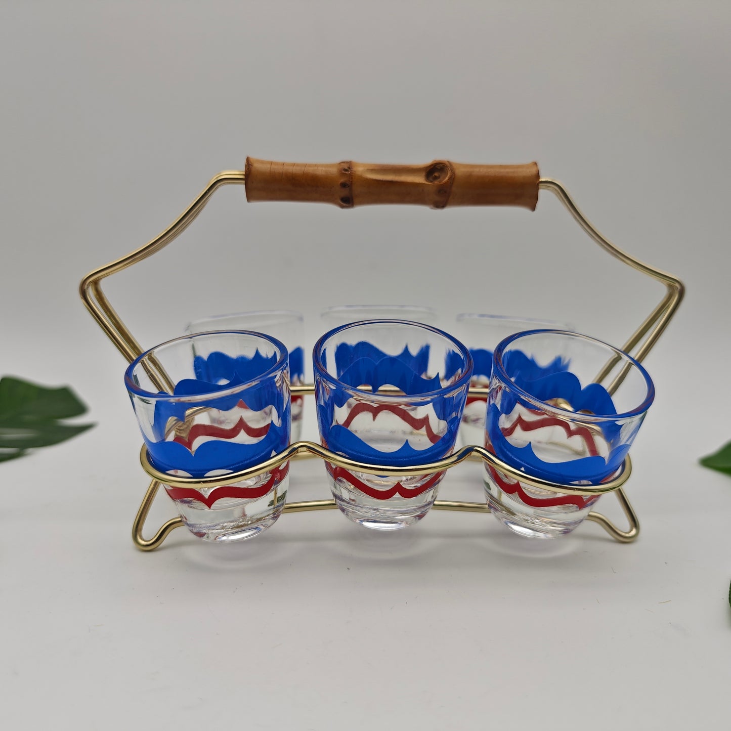 6x verres à liqueur dans un support String Era Mid Century verres à liqueur dorés années 50 60 estampillés en laiton support fil verre à liqueur fête rockabilly
