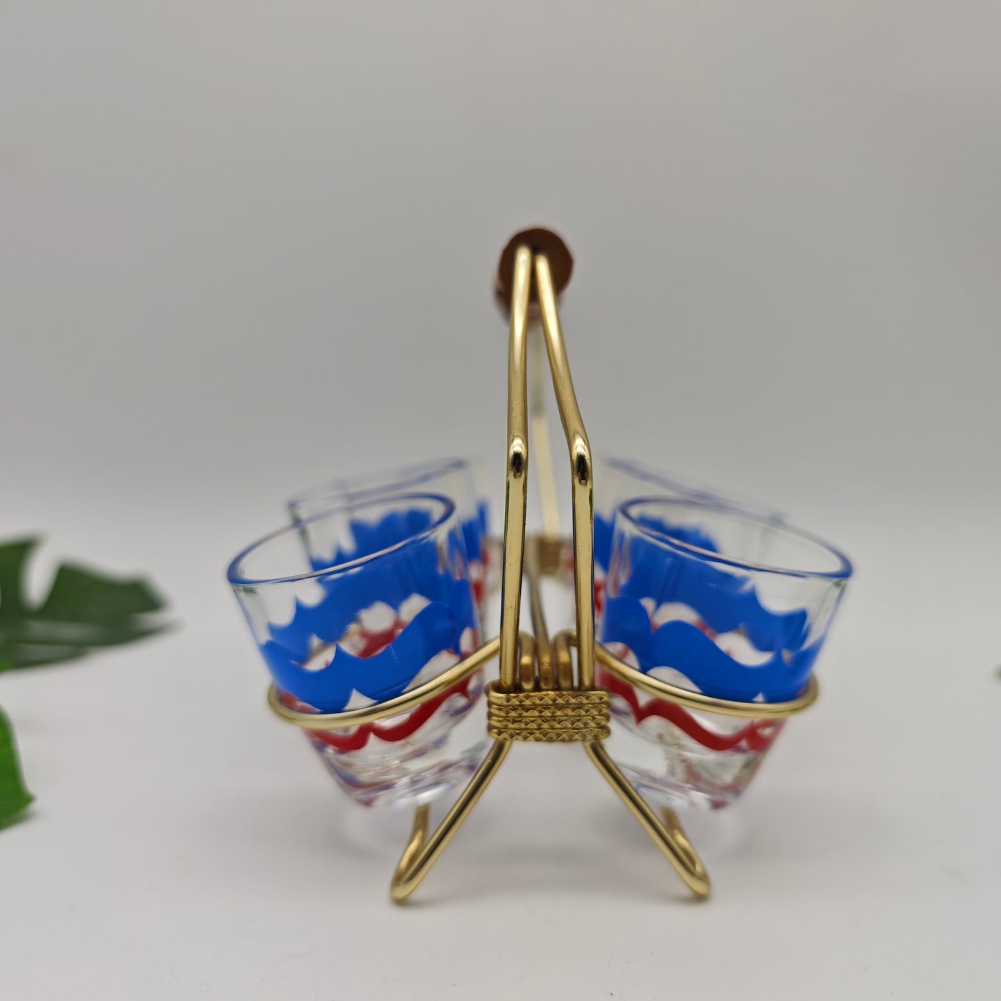 6x verres à liqueur dans un support String Era Mid Century verres à liqueur dorés années 50 60 estampillés en laiton support fil verre à liqueur fête rockabilly