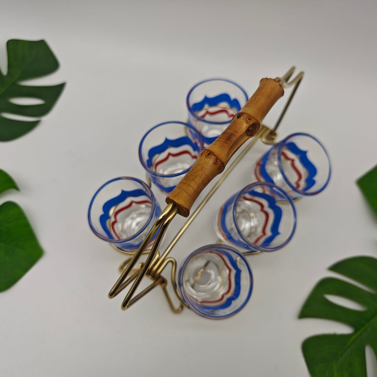 6x verres à liqueur dans un support String Era Mid Century verres à liqueur dorés années 50 60 estampillés en laiton support fil verre à liqueur fête rockabilly