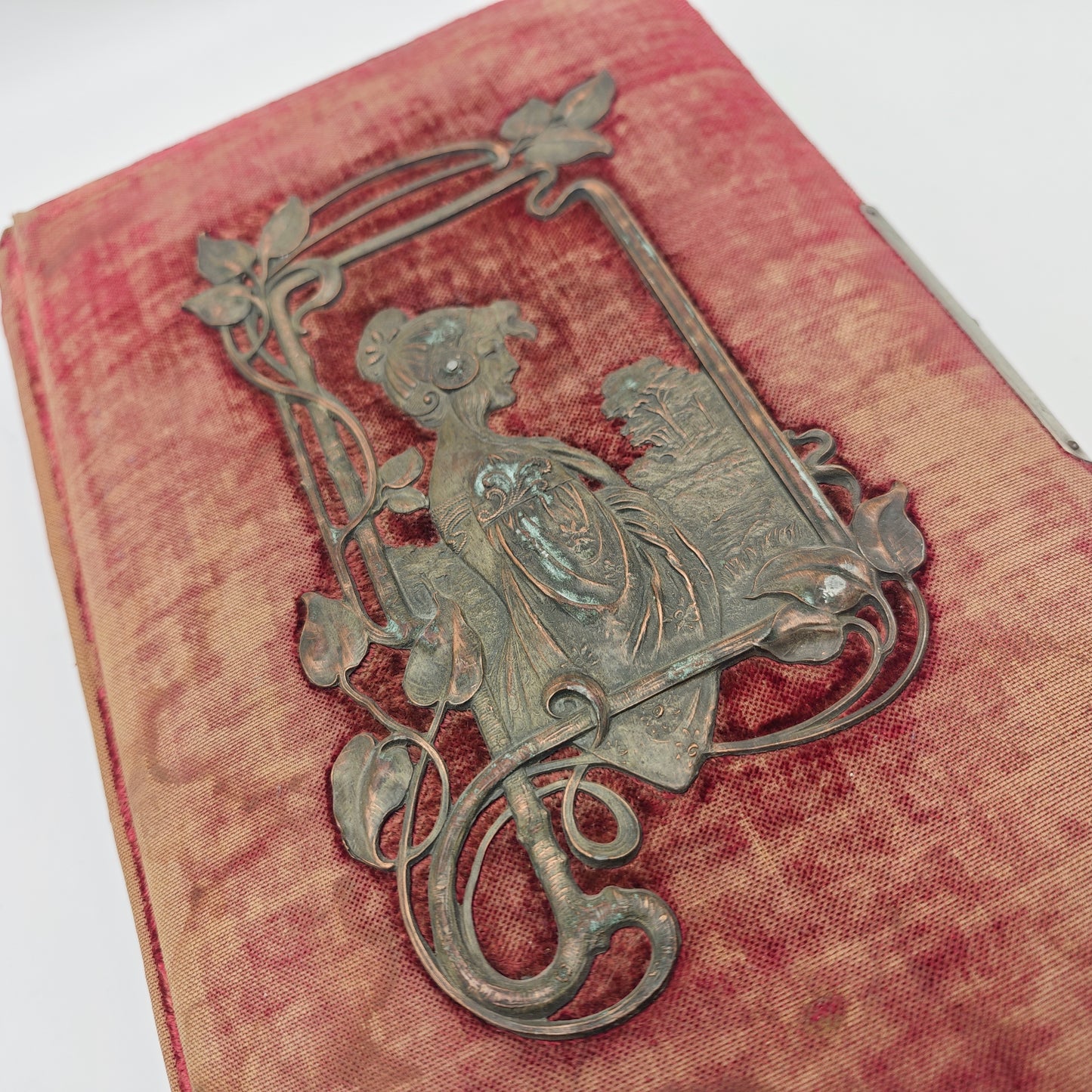 Cabinet photo album Art Nouveau application copper velvet red photos 1900 soldiers wedding civil imperial era gold edge gold edge antique nostalgia