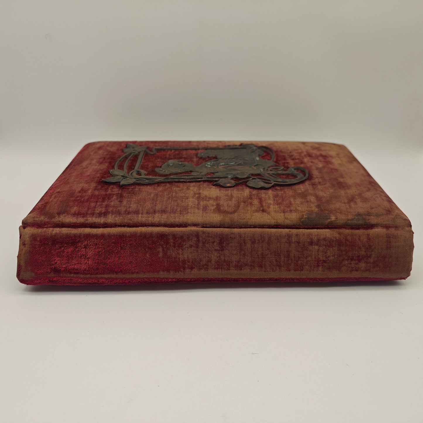 Cabinet photo album Art Nouveau application copper velvet red photos 1900 soldiers wedding civil imperial era gold edge gold edge antique nostalgia