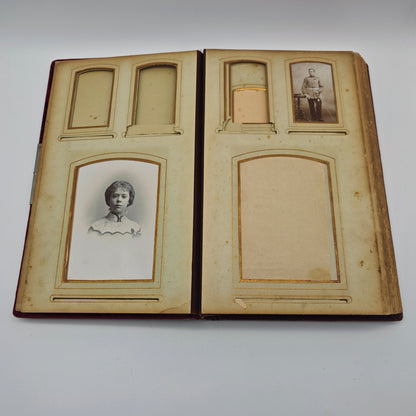 Cabinet photo album Art Nouveau application copper velvet red photos 1900 soldiers wedding civil imperial era gold edge gold edge antique nostalgia