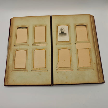 Cabinet photo album Art Nouveau application copper velvet red photos 1900 soldiers wedding civil imperial era gold edge gold edge antique nostalgia
