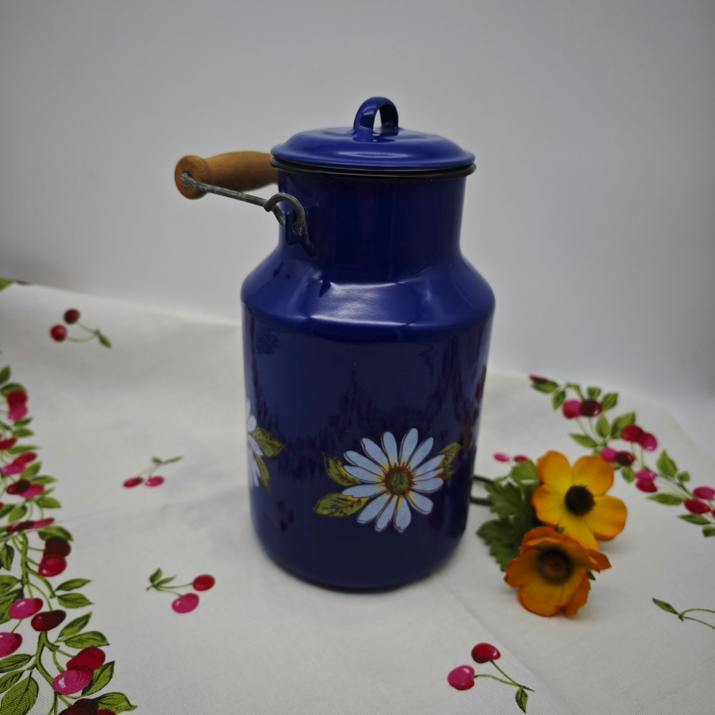 Milk jug blue chamomile enamel vintage decoration planter herb pot handle lid shabby chic country house decoration cottagecore farmcore grannycore