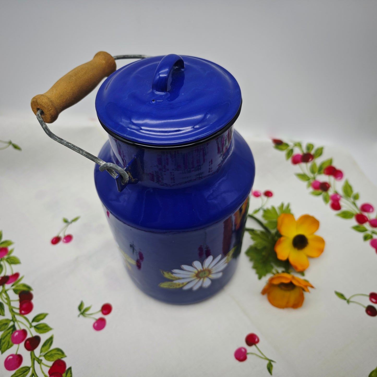 Milk jug blue chamomile enamel vintage decoration planter herb pot handle lid shabby chic country house decoration cottagecore farmcore grannycore