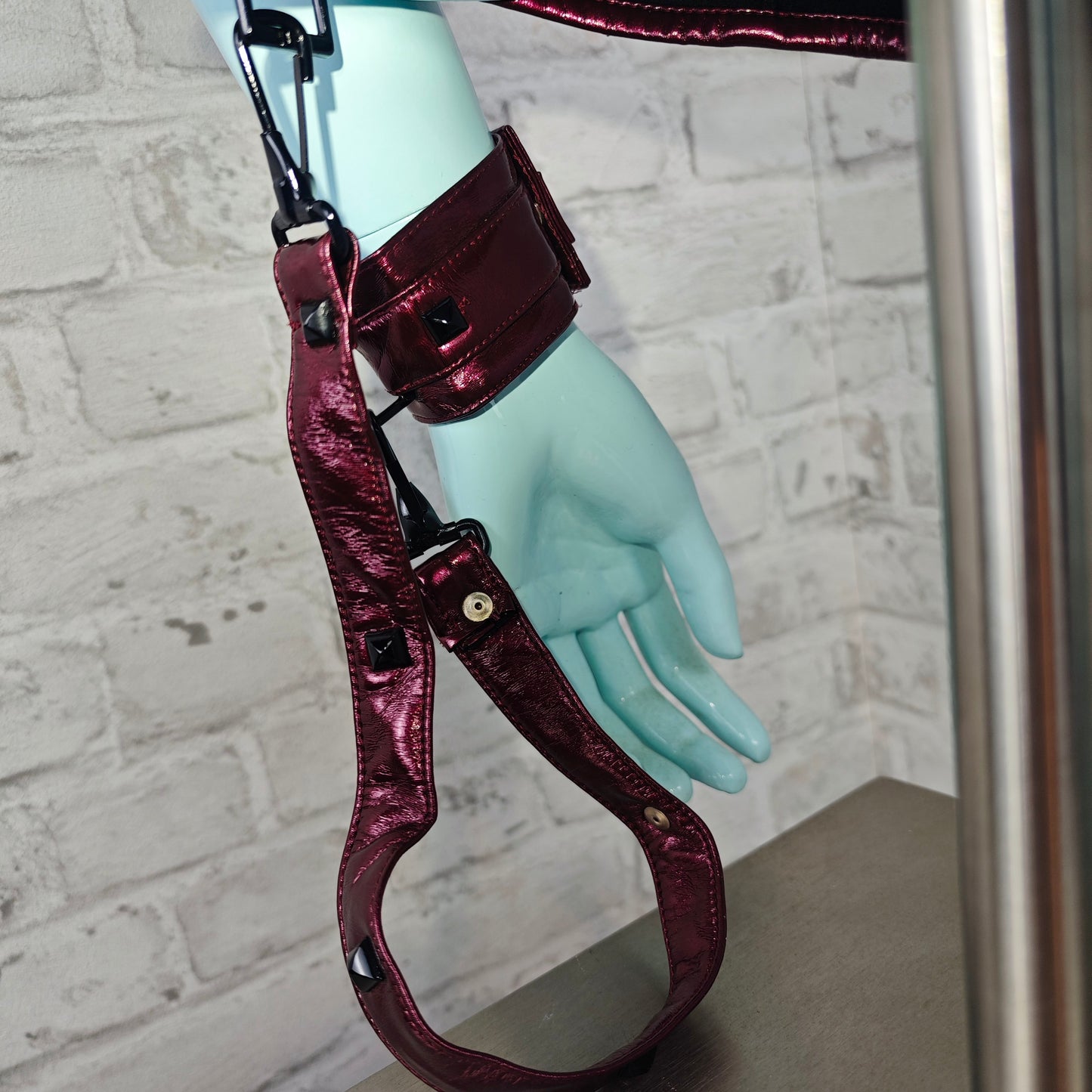 Lip Service VICE Corsage Bondage Cuffs bordeaux-aubergine Vinyl glänzend Nieten Gothic Damen Rockstar Couture Dominatrix Korsett Stagewear