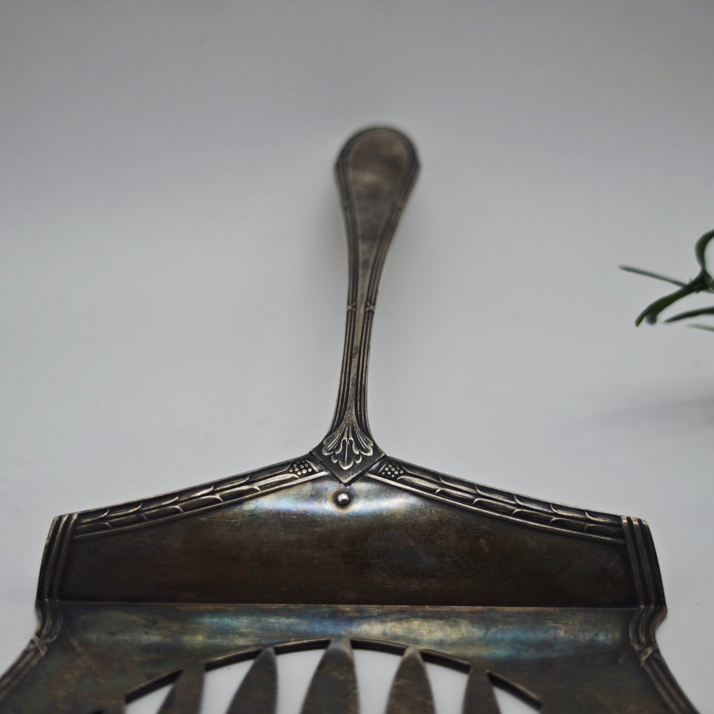 WMF Spargelheber Modell 200 Kreuzband versilbert Jugendstil Art Deco Silber Auflage Vorleger Vorlegebesteck Servierbesteck Kleingebäck Kekse