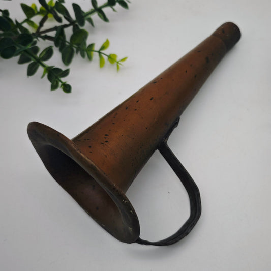 Antique copper funnel old megaphone natural trumpet ale muller megaphone signal horn horn instrument signal trumpet curious