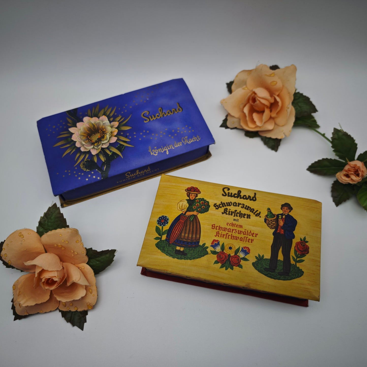 2x boîtes de chocolats Suchard boîte Reine de la Nuit Cerises de la Forêt-Noire Chocolat Lörrach boîtes de chocolats boîte de confiserie emballage vintage