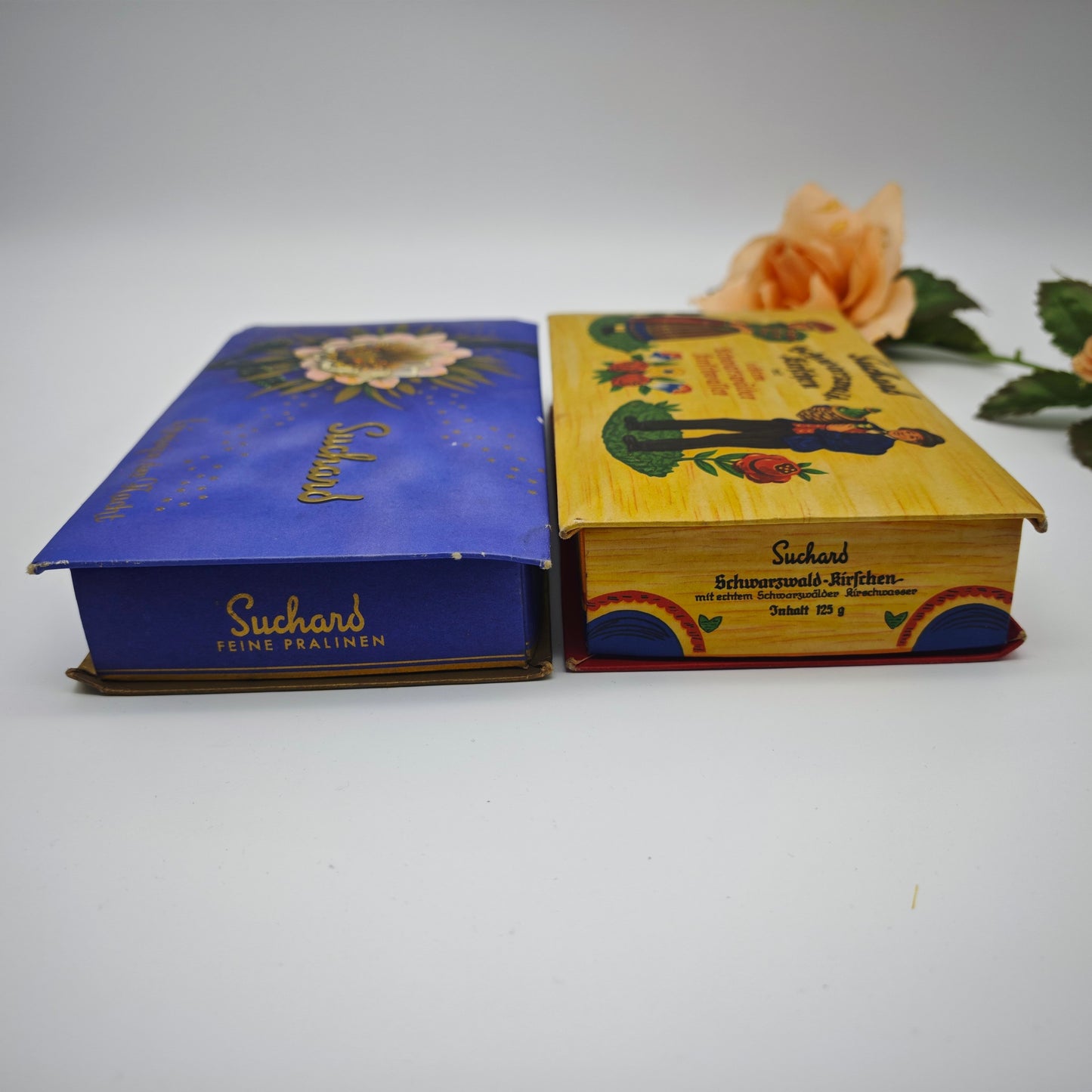 2x boîtes de chocolats Suchard boîte Reine de la Nuit Cerises de la Forêt-Noire Chocolat Lörrach boîtes de chocolats boîte de confiserie emballage vintage