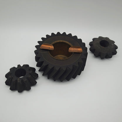Handmade ashtray made of gearwheel solid metal Industrial Design 3-piece with two additional gearwheels Vintage style mechanical engineering