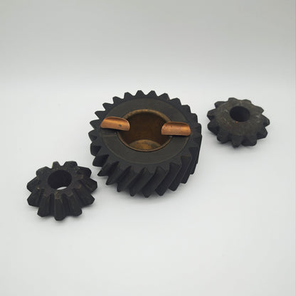 Handmade ashtray made of gearwheel solid metal Industrial Design 3-piece with two additional gearwheels Vintage style mechanical engineering