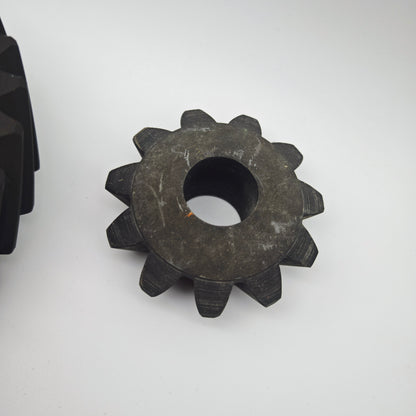 Handmade ashtray made of gearwheel solid metal Industrial Design 3-piece with two additional gearwheels Vintage style mechanical engineering