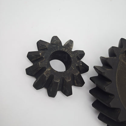 Handmade ashtray made of gearwheel solid metal Industrial Design 3-piece with two additional gearwheels Vintage style mechanical engineering