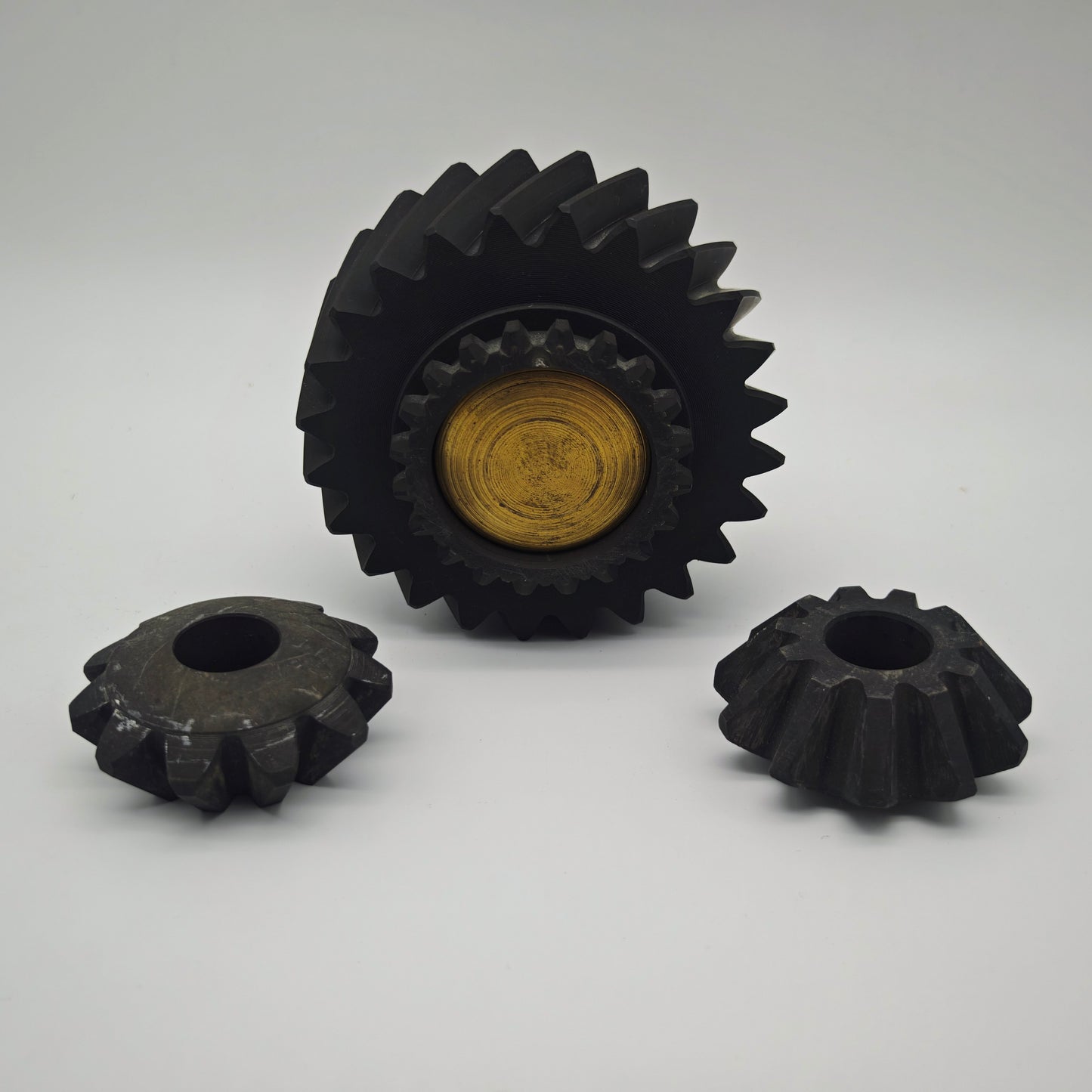 Handmade ashtray made of gearwheel solid metal Industrial Design 3-piece with two additional gearwheels Vintage style mechanical engineering