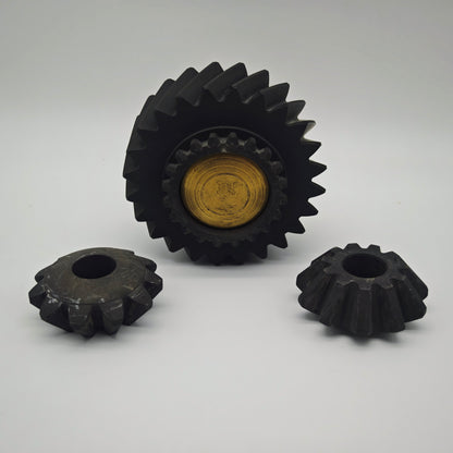Handmade ashtray made of gearwheel solid metal Industrial Design 3-piece with two additional gearwheels Vintage style mechanical engineering