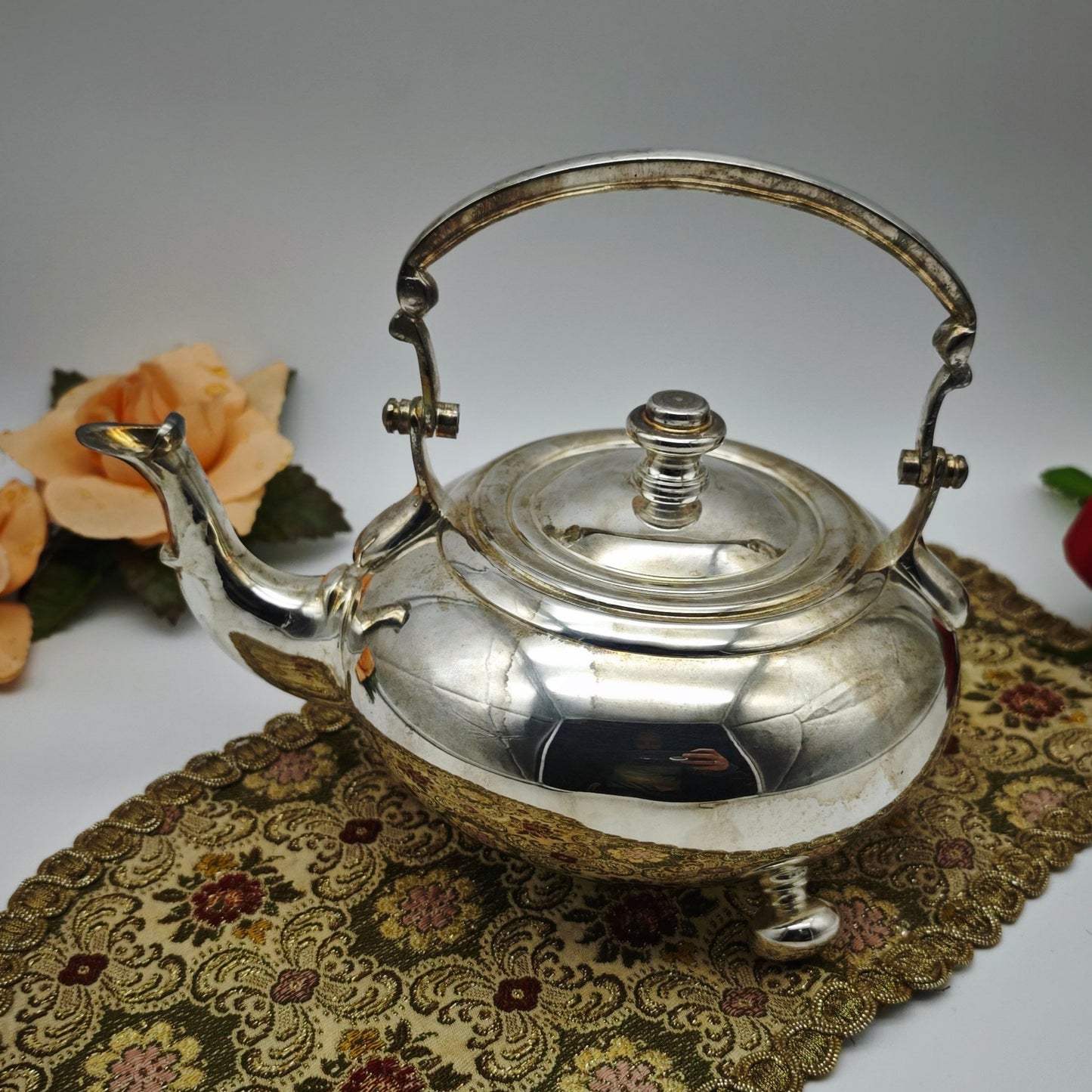 Théière Royal Ascot plaquée argent 22 cm Manchester design trépied vintage élégant théière en argent teatime