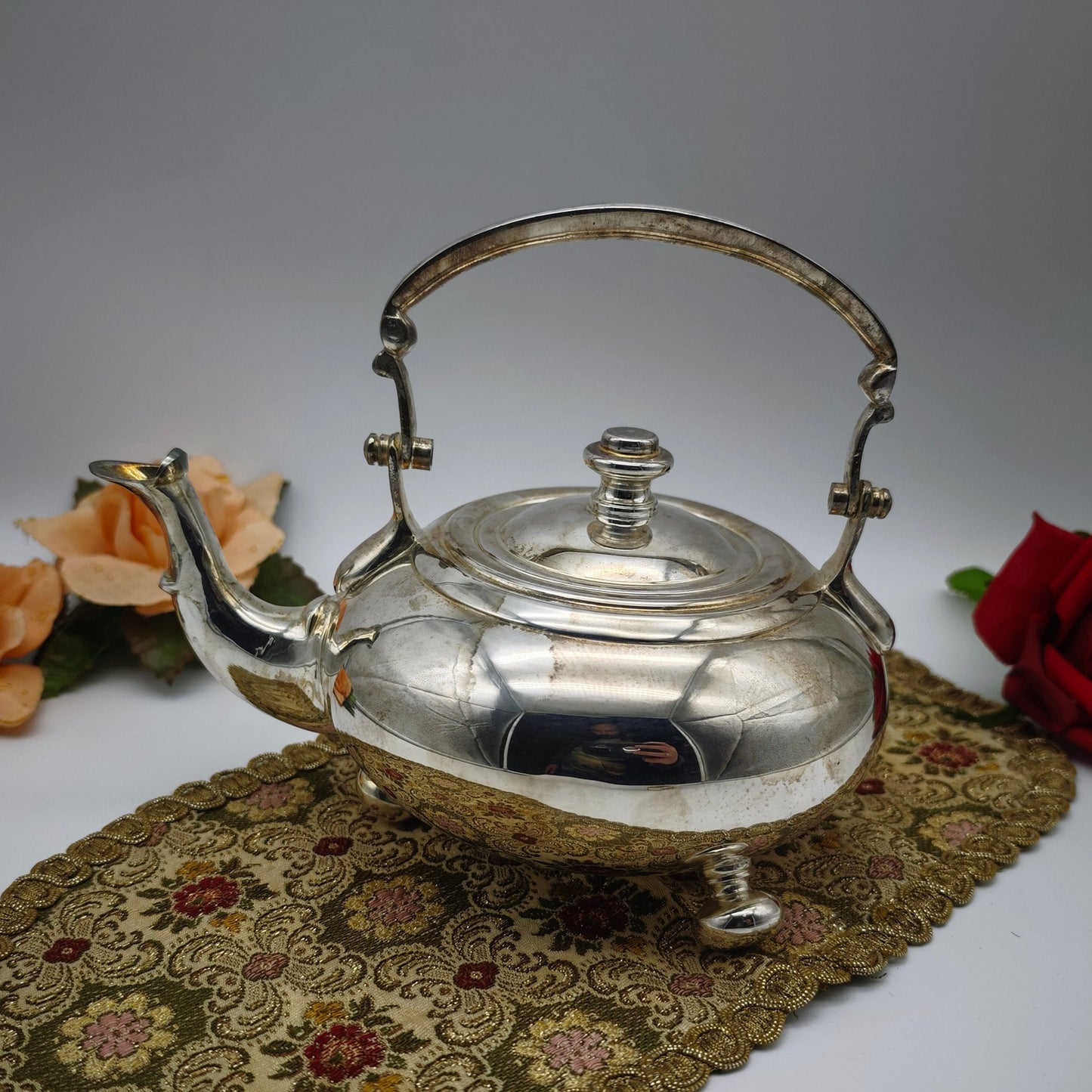 Théière Royal Ascot plaquée argent 22 cm Manchester design trépied vintage élégant théière en argent teatime
